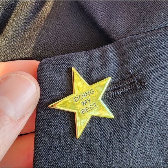 ⭐ Doing My Best Gold Star Enamel Pin ⭐ - Picture 6 of 9